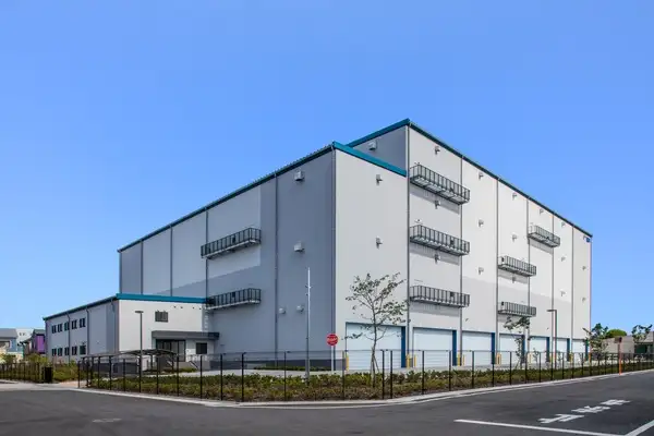 神奈川県海老名市中野の倉庫